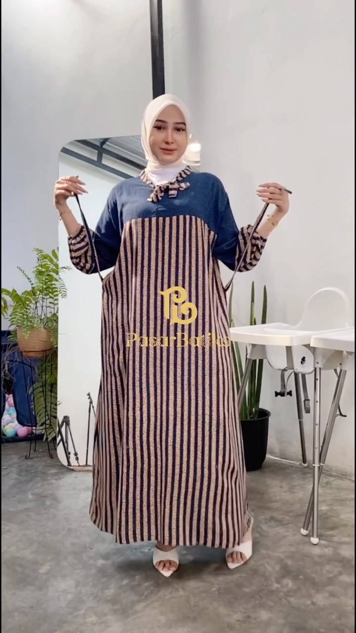 Gamis bergaris biru koleksi Pasar Batiks